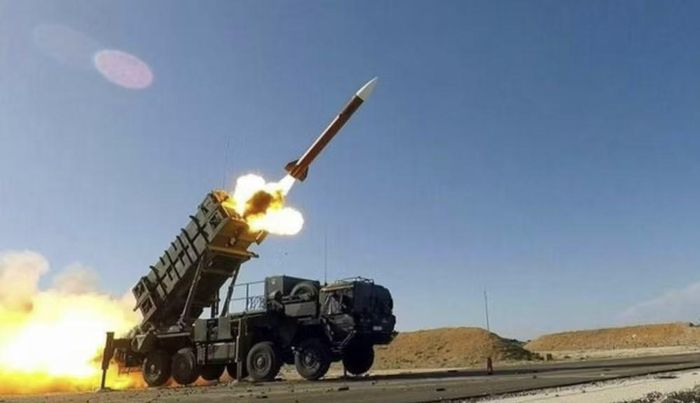 Một quả tên lửa đánh chặn PAC-3 MSE thuộc hệ thống phòng không Patriot có giá từ 4 triệu USD đến 5 triệu USD, khiến việc sử dụng liên tục trở thành gánh nặng lớn về hậu cần và tài chính.
