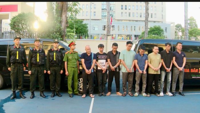 Công an sàng lọc vai trò của nhiều người liên quan. Ảnh: CA
