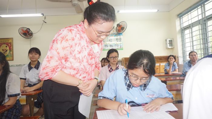  Thí sinh rà soát thông tin cá nhân. Ảnh: NQ 