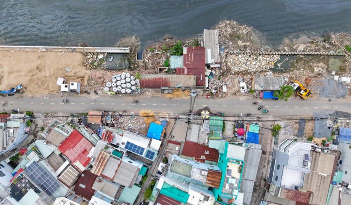  Dự án hạng mục chính gồm: xây dựng khoảng 4,3 km phía bờ bắc kênh Đôi kết hợp nạo vét một phần lòng kênh Đông, mở rộng đường giao thông dọc bờ bắc kênh Đôi như đường Hoài Thanh, Nguyễn Duy. 