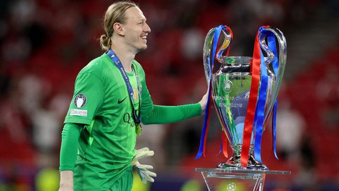 Thủ môn Matvei Safonov có ngôi vô địch cùng PSG. Ảnh: S.E
