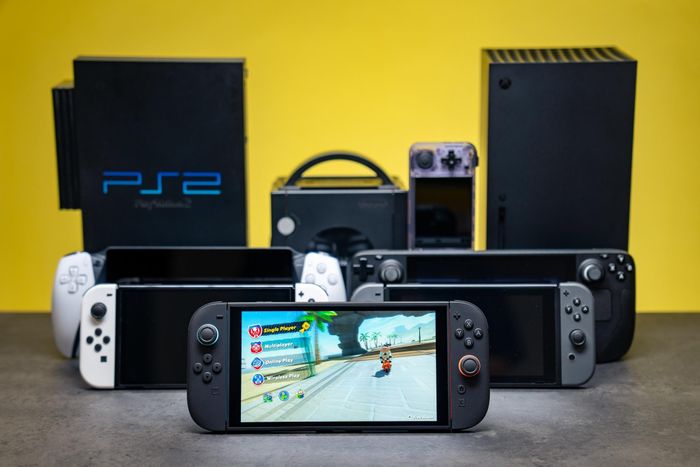 Máy chơi game cầm tay không còn dễ tiếp cận như trước. Ảnh: The Verge.