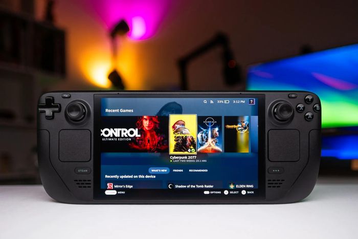 Giá khởi điểm hiện nay của Steam Deck cao gần gấp đôi so với phiên bản đầu tiên. Ảnh: The Verge.