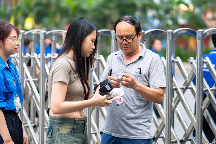 Kết quả kỳ thi cũng giúp các em hiểu rõ năng lực bản thân, từ đó xác định hướng đi phù hợp, tránh học sai ngành hoặc bỏ học giữa chừng. Dự kiến, trường sẽ công bố điểm thi năng khiếu trước ngày 20/6.