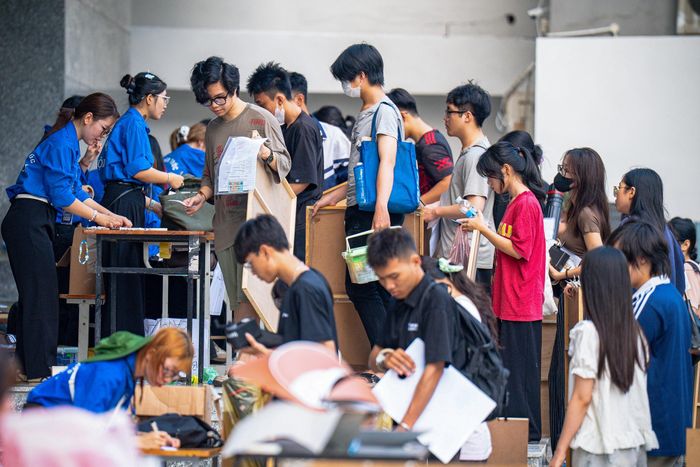 Năm 2026, trường Đại học Kiến trúc Hà Nội dự kiến tuyển 3.590 chỉ tiêu, tăng gần 400 so với năm ngoái. Trong đó, kỳ thi năng khiếu chỉ áp dụng cho các ngành đào tạo thuộc lĩnh vực nghệ thuật, kiến trúc và xây dựng, đòi hỏi tố chất và kỹ năng chuyên biệt. Nhóm này có 11 chuyên ngành, tuyển 1.530 chỉ tiêu.
