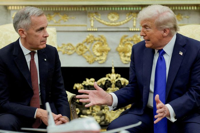  Ông Carney trong cuộc gặp với ông Trump tại Nhà Trắng hồi tháng 10/2025. Ảnh: Reuters. 