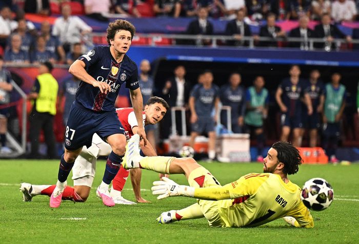  Neves giữ nhịp cho tuyến giữa của PSG. 