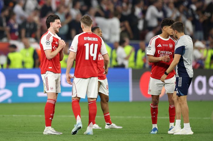 Gyokeres mờ nhạt trong đêm Budapest buồn của Arsenal.