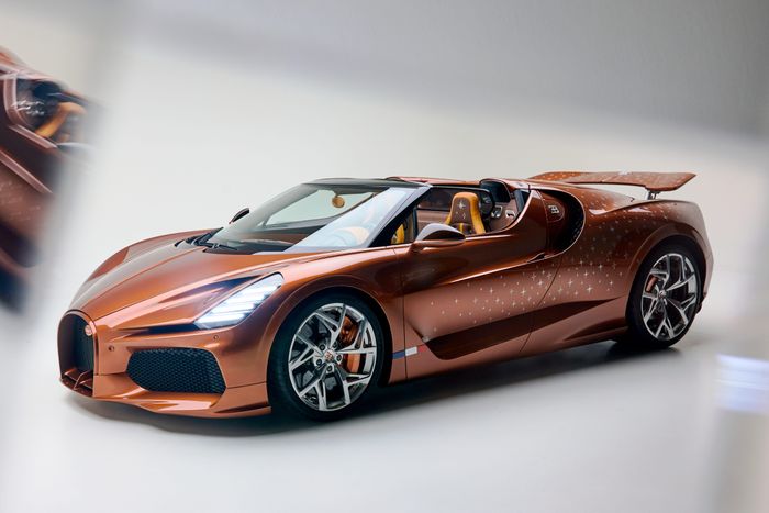Chương trình cá nhân hóa Bugatti Sur Mesure chính thức trình làng dự án độc bản - chiếc Bugatti W16 Mistral 'Le Retour du Jeune Prince' (Sự trở lại của Hoàng tử trẻ).