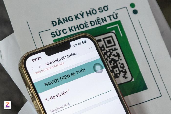  Người dân cần biết nơi khám, giấy tờ cần mang và cách nhận kết quả. Ảnh: Khương Nguyễn. 