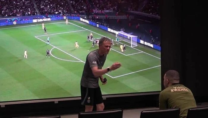 Từ khoảnh khắc này, PSG và Mbappe rẽ theo 2 hướng khác nhau.
