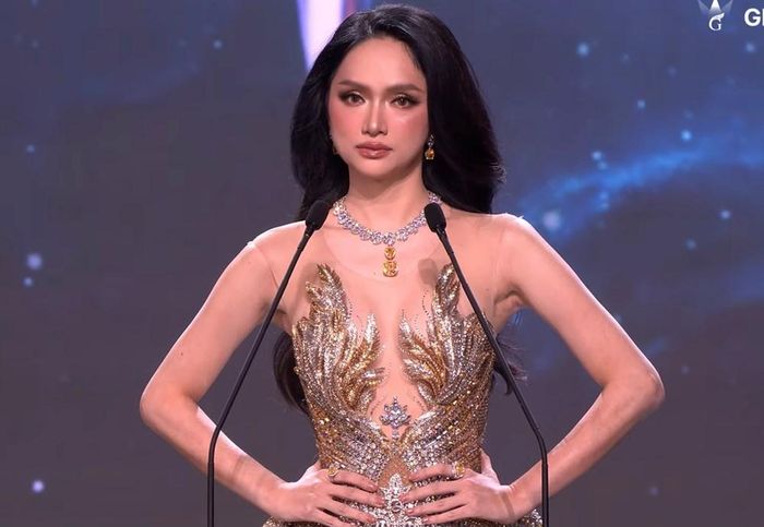Hương Giang đầy tự tin trong phần thi ứng xử dành cho Top 3. Ảnh màn hình: Grand TV