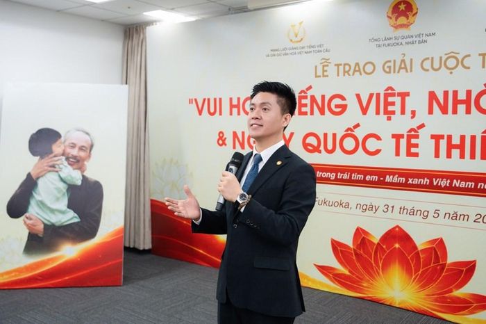 Ông Nguyễn Duy Anh, Ủy viên Ủy ban Trung ương Mặt trận Tổ quốc Việt Nam, Tổng Thư ký Mạng lưới Giảng dạy tiếng Việt và gìn giữ văn hóa Việt Nam toàn cầu phát biểu