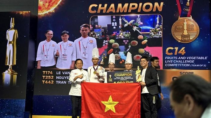 Chiếc cup Champion Team 3 Chefs thuộc về bộ ba đầu bếp Nguyễn Đức Quyền, Trần Thị Kiều và Lê Văn Tân