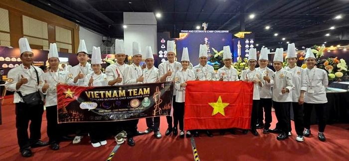 Đoàn Việt Nam tham dự giải năm nay có sự kết hợp giữa những đầu bếp giàu kinh nghiệm và lực lượng trẻ. Hai thành viên trẻ nhất đoàn là Trần Thị Như Ý và Đỗ Thị Thanh Thủy, cùng sinh năm 2008
