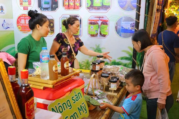 Không gian ẩm thực và trưng bày sản phẩm OCOP góp phần quảng bá văn hóa, du lịch địa phương đến du khách