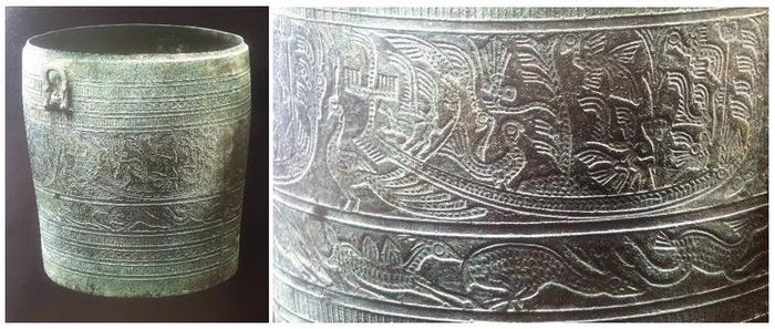 Chiếc thạp đồng Đông Sơn thuộc bảo tàng Barbier-Mueller và hình đặc tả băng trang trí chính trên thân với hình chim công nhảy múa xung quanh thuyền chiến. Ảnh chụp lại từ “Art de Dong Son”, Museé Barbier-Mueller, Genève 2021 do tác giả tham gia biên soạn