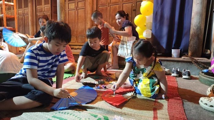 Lễ hội “Ký ức tuổi thơ trong lòng phố cổ” có nhiều thử thách, trải nghiệm cho thiếu nhi. Ảnh: Mai Trang- TTXVN