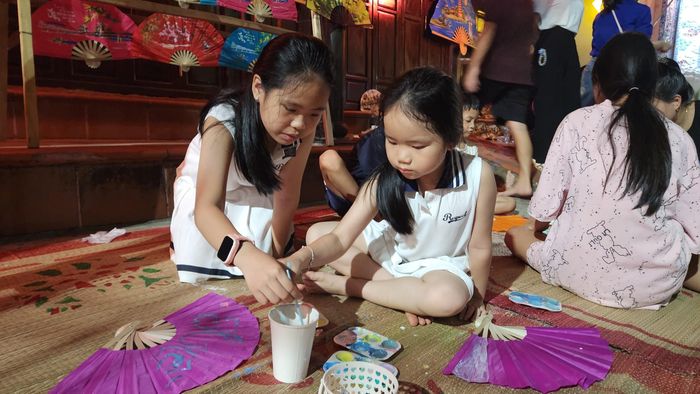 Đa dạng hoạt động trải nghiệm phù hợp lứa tuổi thiếu nhi tại phố cổ Bao Vinh. Ảnh: Mai Trang- TTXVN