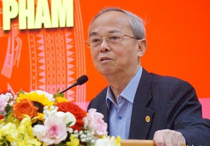 GS.TS Đinh Xuân Dũng, Nguyên Phó Chủ tịch chuyên trách Hội đồng Lý luận, Phê bình Văn học, Nghệ thuật Trung ương