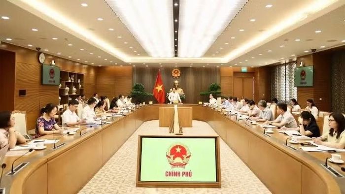 Ngày 27/5, Phó Thủ tướng Chính phủ Lê Tiến Châu chủ trì cuộc họp về kết quả xây dựng, ban hành văn bản quy định chi tiết luật, nghị quyết của Quốc hội và tiến độ chuẩn bị các dự án luật, nghị quyết dự kiến trình Quốc hội trong năm 2026, yêu cầu khẩn trương hoàn thiện thí điểm chấm KPI trong công tác xây dựng pháp luật.