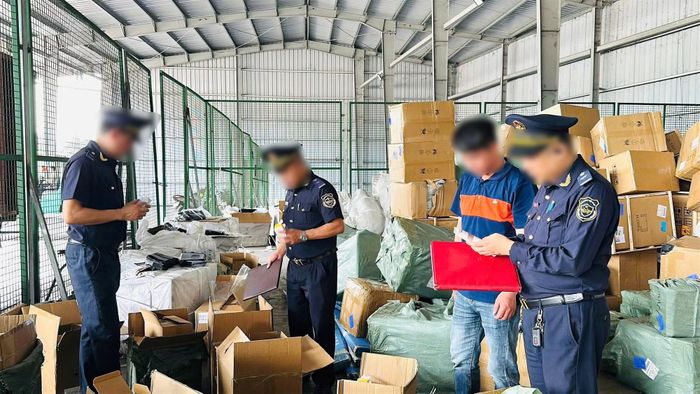 Lực lượng hải quan triển khai đợt cao điểm kiểm soát, đấu tranh chống buôn lậu, hàng giả và hàng xâm phạm quyền sở hữu trí tuệ.