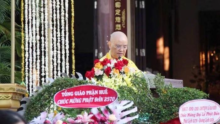 Hòa thượng Thích Huệ Phước đọc Diễn văn Đại lễ Phật đản Phật lịch 2570 của Trưởng lão Hòa thượng Thích Thiện Nhơn, Chủ tịch Hội đồng Trị sự Giáo hội Phật giáo Việt Nam.