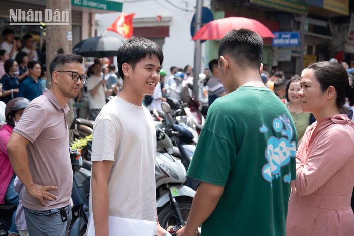 Lời thông báo về dự kiến khả quan của kết quả bài thi cũng có thể khiến cả gia đình cảm thấy hạnh phúc.