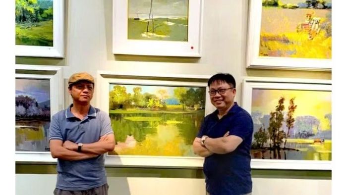 Triển lãm mở ra không gian giao lưu giữa họa sĩ với đồng nghiệp và công chúng.