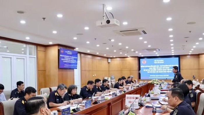 Thứ trưởng Tài chính Nguyễn Đức Chi làm việc với Cục Hải quan về Đề án thí điểm thông quan tập trung.