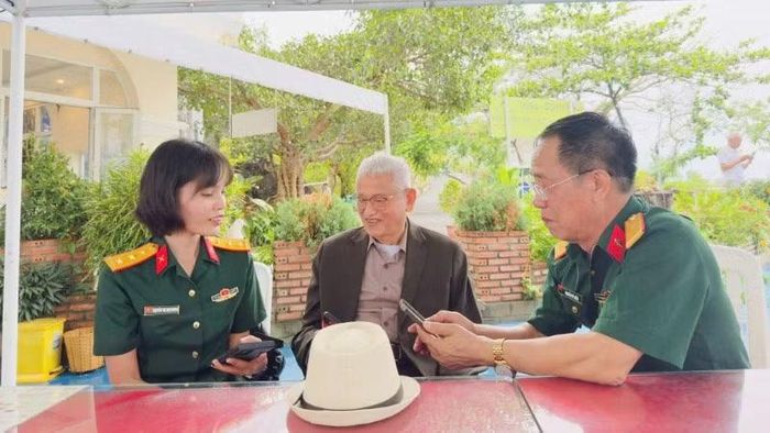 Các nhà văn quân đội tích cực khai thác tư liệu thực tế.