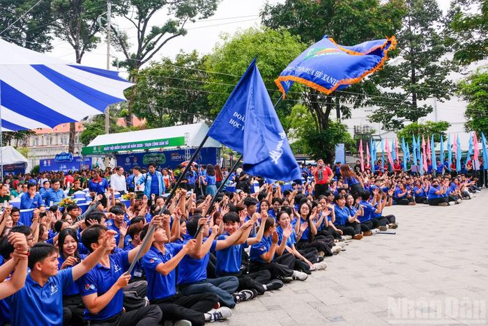  Hơn 5.000 chiến sĩ tình nguyện đã tham dự lễ ra quân các chương trình, chiến dịch tình nguyện hè năm 2026 và hưởng ứng Tháng hành động vì trẻ em “Vui hè trên Thành phố Bác”. 