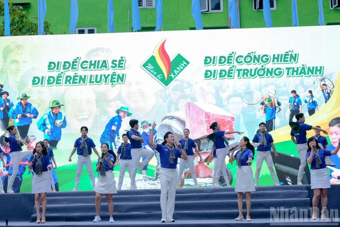 Tiết mục văn nghệ chào mừng.