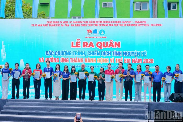 Các đại sứ đồng hành cùng chương trình.