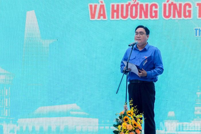 Bí thư Thành Đoàn Thành phố Hồ Chí Minh Ngô Minh Hải phát biểu tại lễ ra quân.