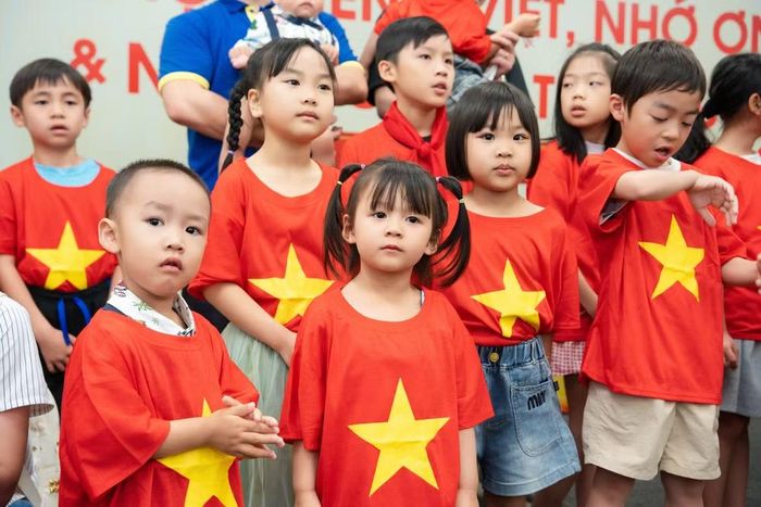Bên cạnh Lễ trao giải cuộc thi “Vui học tiếng Việt, nhớ ơn Bác Hồ”, chương trình còn là ngày hội dành cho thiếu nhi nhân dịp Ngày Quốc tế Thiếu nhi 1/6.
