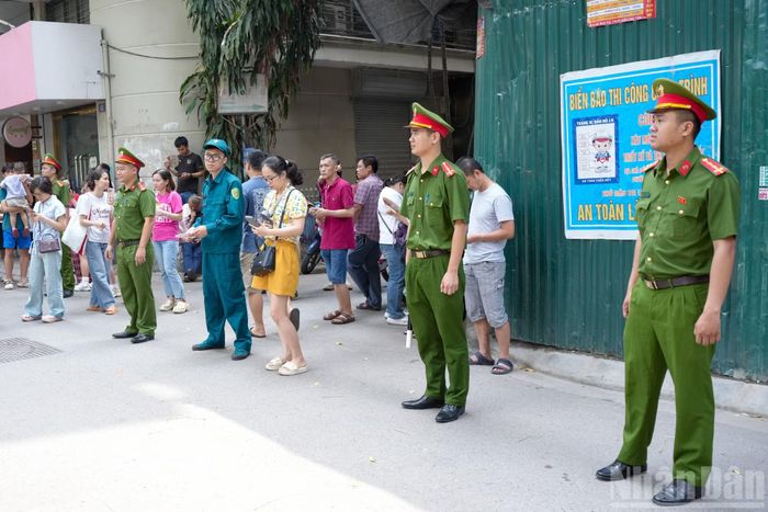 Công tác bảo vệ an ninh, an toàn tuyệt đối cho kỳ thi được lực lượng chức năng quán triệt sâu sắc và thực hiện nghiêm túc tại tất cả các điểm thi trên địa bàn.