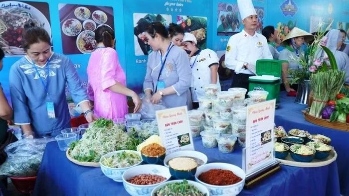 Lễ hội quy tụ 56 gian hàng đến từ các khách sạn, nhà hàng và chùa trên địa bàn trong và ngoài thành phố, giới thiệu khoảng 100 món ăn chay đặc sắc.