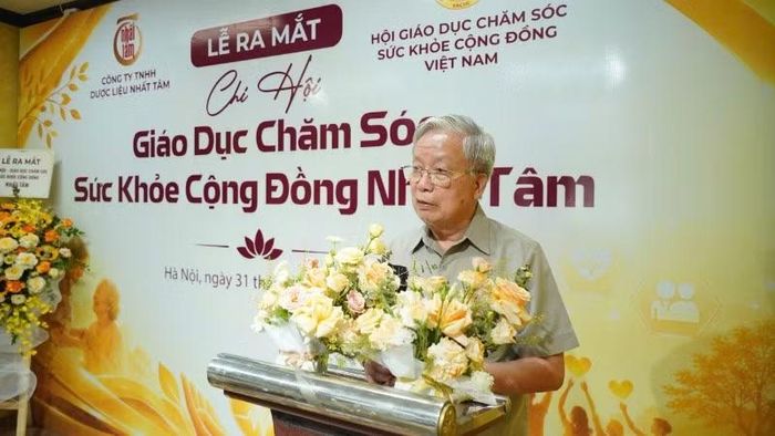 Ông Nguyễn Hồng Quân, nguyên Ủy viên Trung ương Đảng, Chủ tịch Trung ương Hội Giáo dục chăm sóc sức khỏe cộng đồng Việt Nam phát biểu.