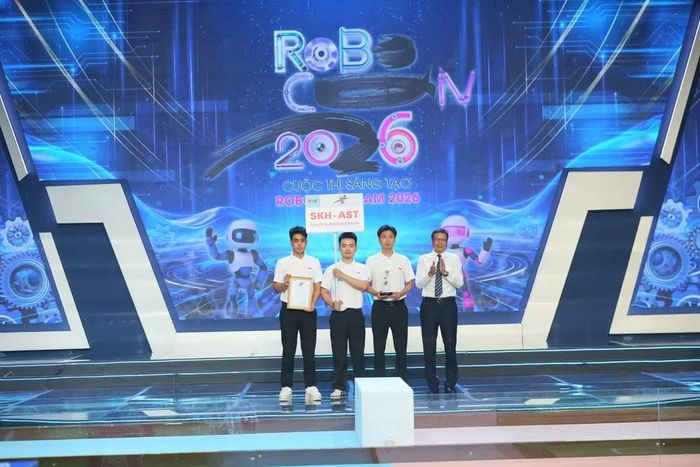 Giải Nhì thuộc về đội SKH-AST của Trường đại học Sư phạm Kỹ thuật Hưng Yên.