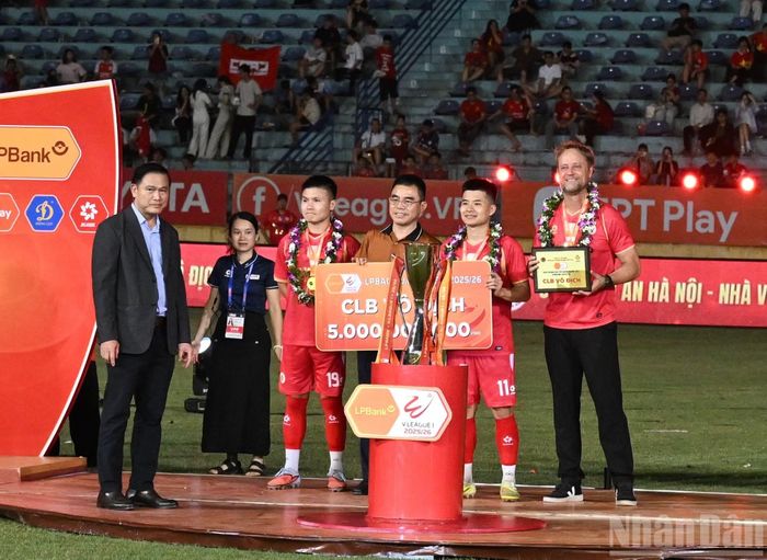 Chức vô địch thuộc về Công an Hà Nội.