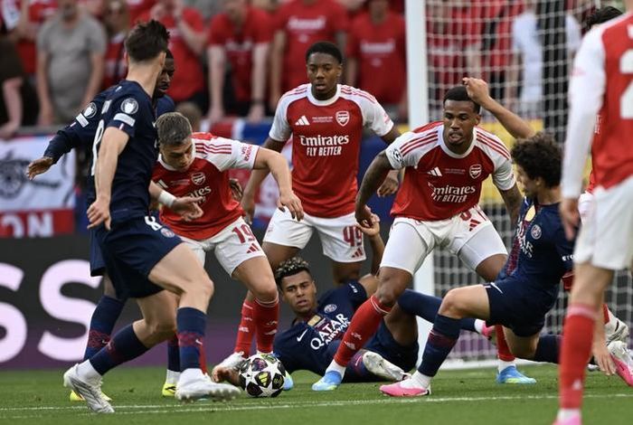 Nỗ lực của Gabriel và đồng đội cả mùa giải đã tan theo mây khói