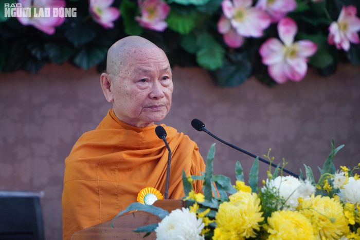 Trưởng lão Hòa thượng Viên Minh tuyên đọc thông điệp Đại lễ Phật đản Phật lịch 2570 của Đức Pháp chủ Giáo hội Phật giáo Việt Nam