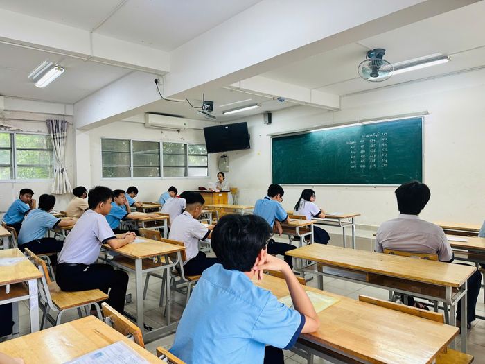 Giám thị phổ biến quy chế thi