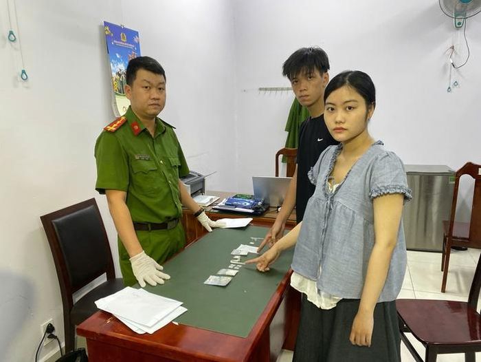 Công an làm việc với Hồ Ngọc Trinh và Nguyễn Tuấn Anh.