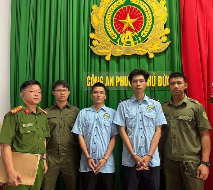 Hai bảo vệ dương tính với chất ma túy