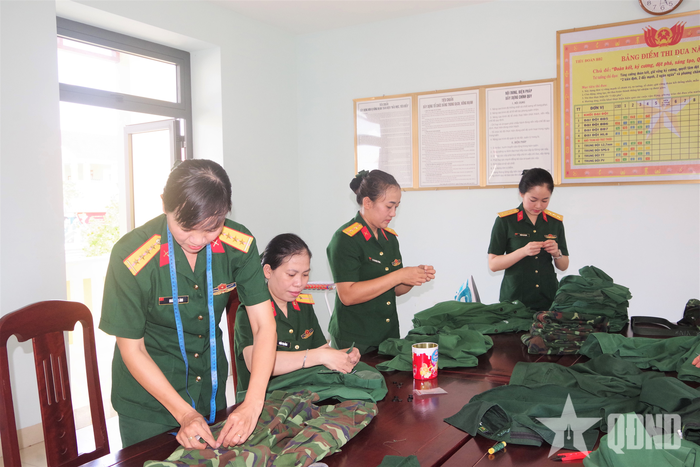 Mô hình “Đường kim mũi chỉ, binh sĩ hài lòng” được Hội Phụ nữ Phòng Chính trị Sư đoàn 9 triển khai thực hiện hiệu quả.