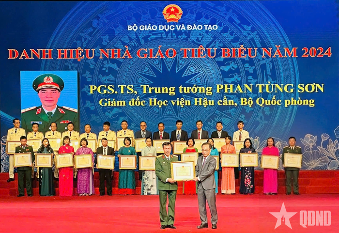 Trung tướng, GS, TS Phan Tùng Sơn được tuyên dương Nhà giáo tiêu biểu năm 2024 (tháng 11-2024).