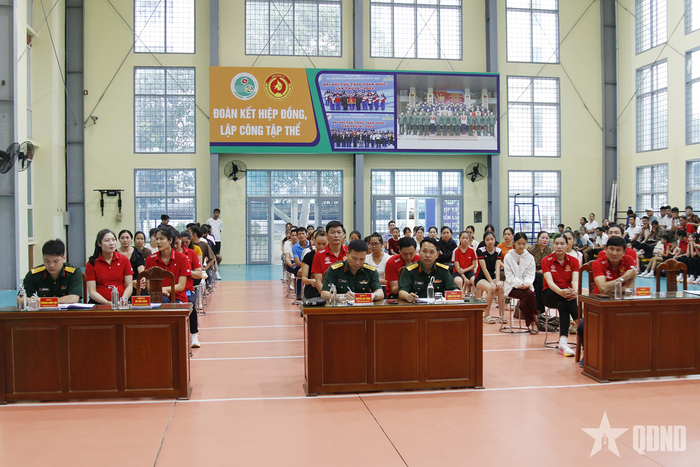 Quang cảnh ngày hội tuyển sinh. 