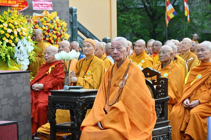  Đại lão Hòa thượng Thích Trí Quảng cùng chư tôn đức giáo phẩm dự Đại lễ. Ảnh: VIỆT DŨNG 